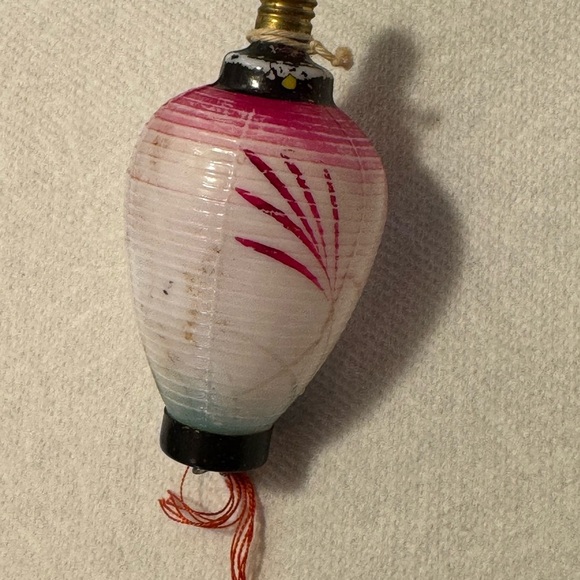 ❤️ Five Vintage Milk Glass Christmas Ornaments 🎅🏻 - Picture 9 of 11